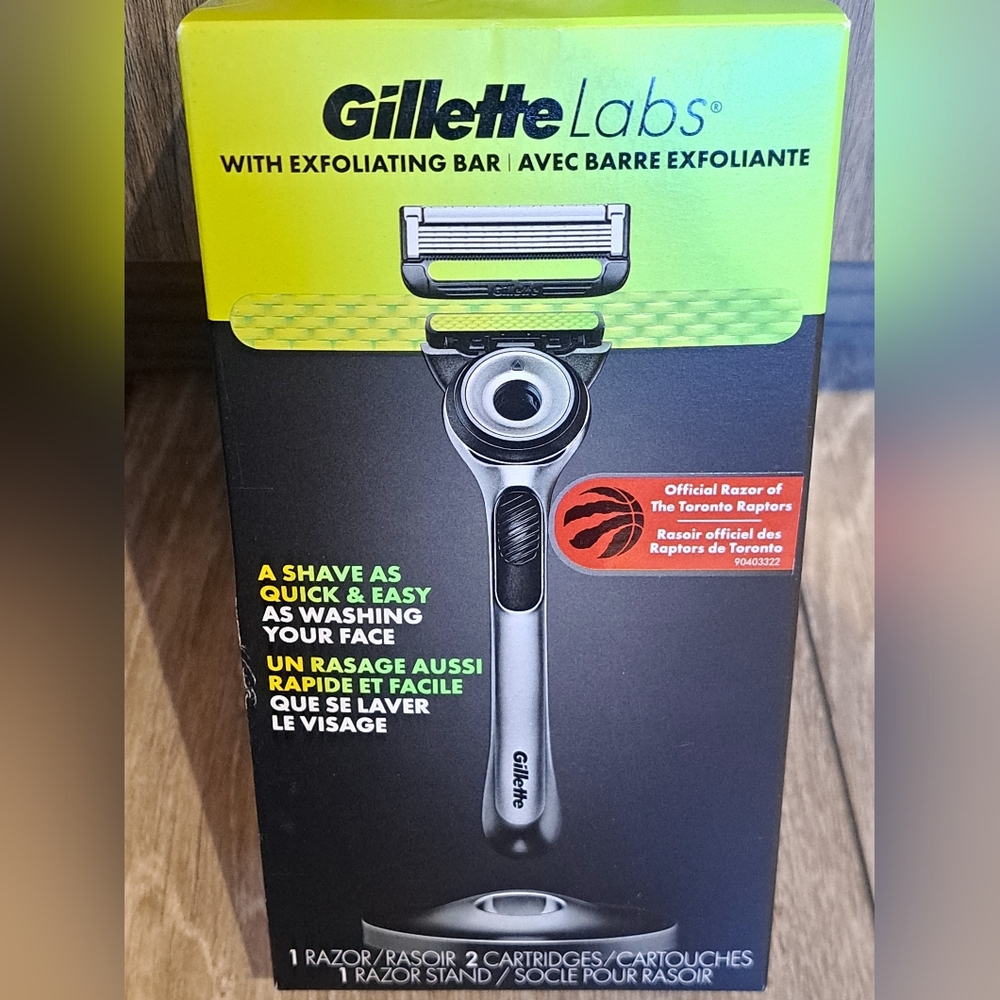 New Gillette Labs Razor with Exfoliating Bar. 1 Razor And 2 Cartridge